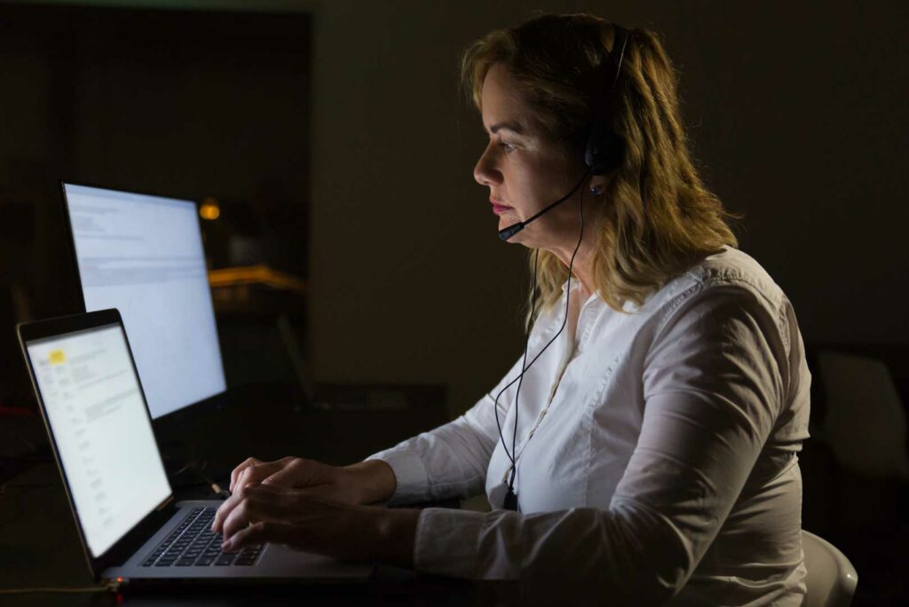 Automatización de Comunicaciones Empresariales: El Futuro de la Interacción Corporativa 2025 3 Encuestas VoIP